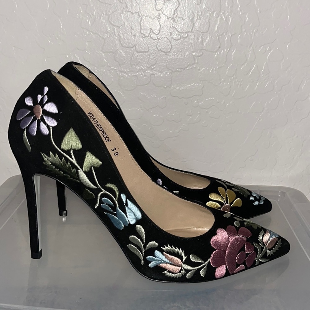 “As is”  Ron White “Shanna Flowers” . Cashmere suede